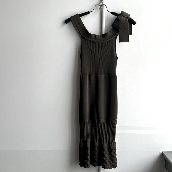 CHANEL Vintage 2008 by Karl Lagerfield ~sheath dress in military green - Picture 15 of 17